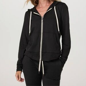 Vuori Women’s Black Halo Performance Hoodie 2.0, Medium
